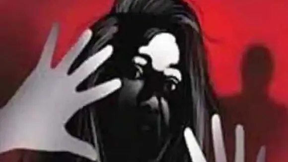 धार में बर्बरता: डायन होने के शक में महिला को निर्वस्त्र करके पीटा, भीड़ देखती रही