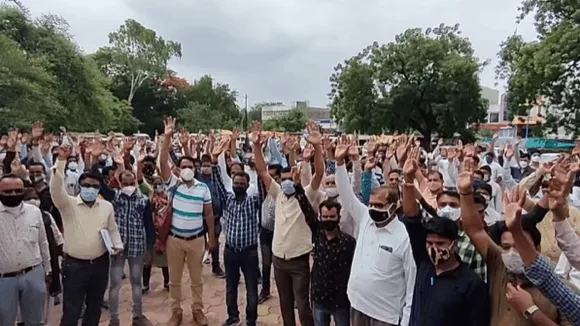 धार में इंजीनियर के लिए इंसाफ की मांग: कर्मचारी संगठनों ने विरोध में की कलमबंद हड़ताल
