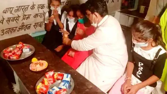 MP: सरकारी स्कूल में बच्चे डाइनिंग टेबल पर बैठकर खाएंगे, गुना के 20 स्कूलों में व्यवस्था

