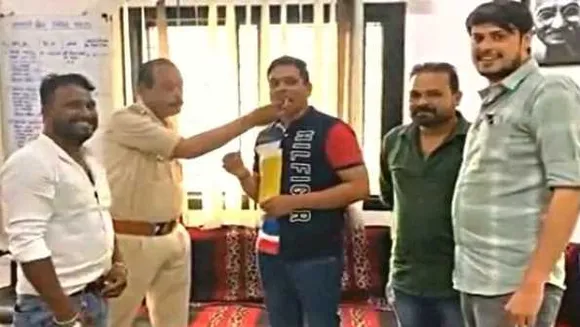 भोपाल: TI ने बदमाश का बर्थडे मनाया, अपने हाथ से केक भी खिलाया, लाइन अटैच किए गए