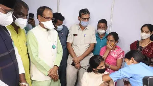 टीकाकरण महाअभियान: दोपहर 1 बजे तक 6.97 लाख लोग वैक्सीनेट, भोपाल में CM ने लिया जायजा