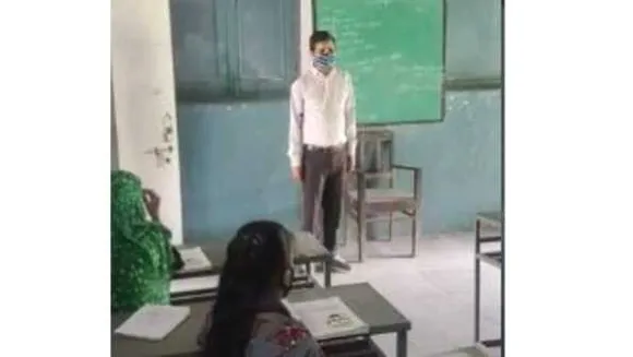 ज्ञान का उजाला: ब्लाइंड होने के बावजूद 14 साल से पढ़ा रहे हैं, हजारों छात्रों का जीवन सवारा