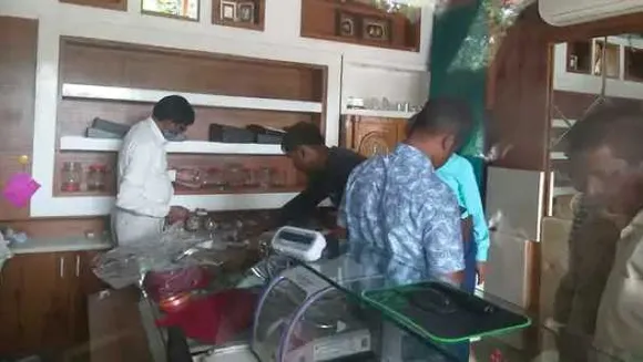 छत्तीसगढ़: चोर थाने से कुछ मीटर दूर थे, 4 घंटे तक कटर से दीवार काटी, 50 लाख के गहने लेकर चंपत
