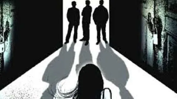 हैवानियत: स्कूल में प्रिंसिपल समेत 9 टीचर ने किया गैंगरेप, महिला टीचर ने बनाया MMS
