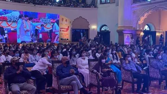 UPSC टॉपर्स के टिप्सः मेंस में शार्ट नोट्स बनाएं, हर इश्यू को एक पेज में लिखने की प्रैक्टिस करें