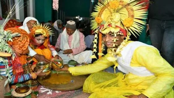 MP: पृथ्वीपुर SDOP संतोष पटेल की शादी चर्चाओं में, बुंदेली परंपराओं को जीवंत किया