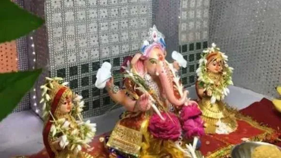 गणेश प्रतिमा के हाथ में सैनिटरी पैड: NGO ने दिया जागरूकता का संदेश, विरोध में उतरे लोग 
