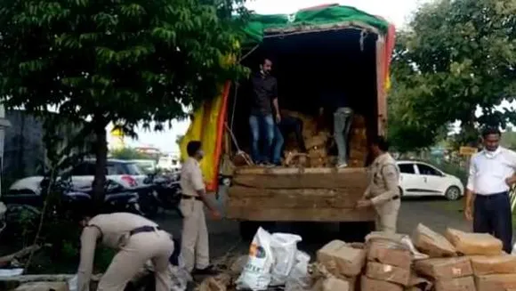 सागर में 46 लाख की शराब बरामद: 8 हजार लीटर शराब जब्त, कांग्रेस बोली- मंत्री के रिश्तेदार की
