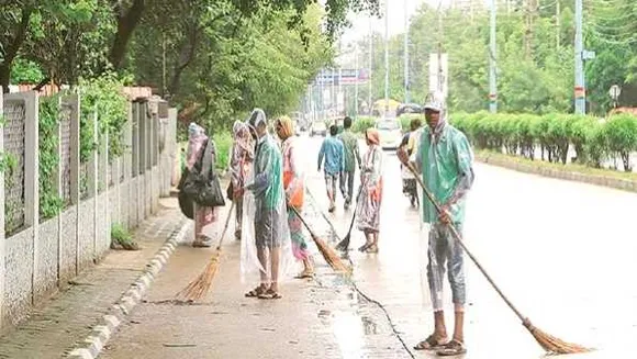 स्वच्छता का दूसरा चरण: टॉफी के रैपर फेंकते नहीं, जेब में रख लेते हैं- मोदी