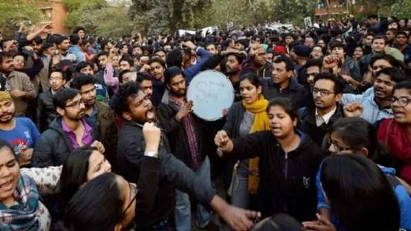 क्यों न सुनें जनता की आवाज? चुने जाने के बाद जनता नहीं, नौकरशाहों के "नौकर" बन जाते हैं नेता