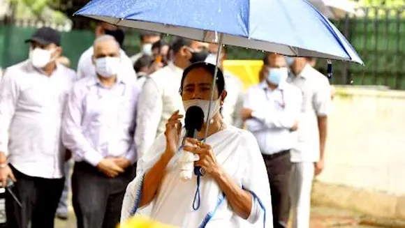 दिल्ली में ममता: सोनिया से मिलीं, बोलीं- पूरा देश मेरी मातृभूमि, कंटीन्यू खेला होबे