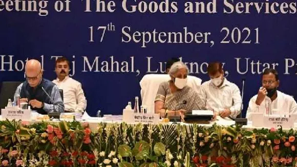 बैठक: GST में शामिल नहीं होगा पेट्रोल-डीजल, फूड डिलेवरी कंपनियों पर नया टैक्स नहीं
