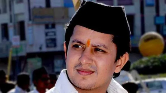 इंदौर: कोरोना गाइडलाइन की धज्जियां उड़ीं, MLA आकाश विजयवर्गीय की बर्थडे में हजारों जुटे
