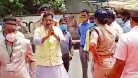 MP: अमित शाह के कार्यक्रम में विजय शाह की पुलिस से नोकझोंक, बोले- व्यवस्था को प्रणाम