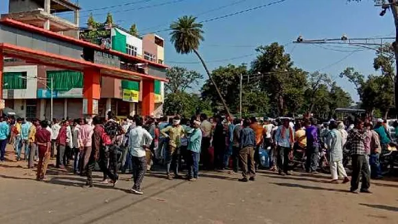 किसानों का प्रदर्शन: खाद ना मिलने पर किसानों ने किया चक्का-जाम, शिवपुरी-ग्वालियर मार्ग बंद