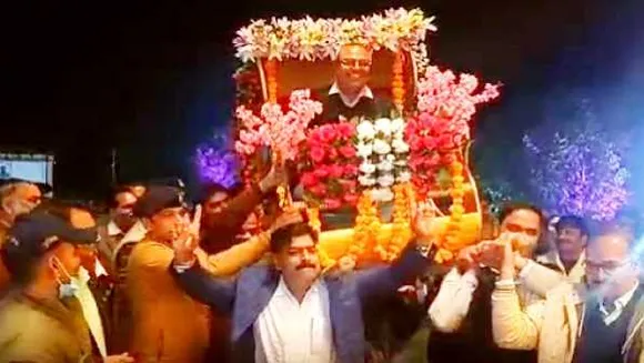 भिंड: अमेजन पर केस कर सुर्खियों में आए थे SP, ट्रांसफर हुआ तो अफसरों ने खास विदाई दी