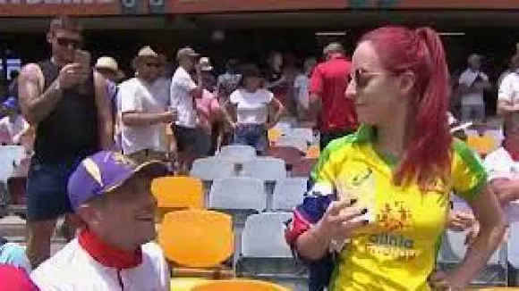 एशेज: मैच के दौरान इजहार-ए-मोहब्बत, इंग्लैंड के लड़के ने ऑस्ट्रेलिया की लड़की को ऐसे किया प्रपोज 