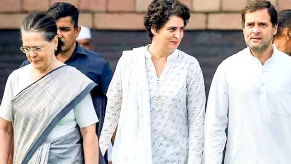 सिब्बल की बर्थडे पार्टी: चर्चा यही- ‘गांधी’ के पंजे से छूटे बगैर कांग्रेस का कायाकल्प नहीं 