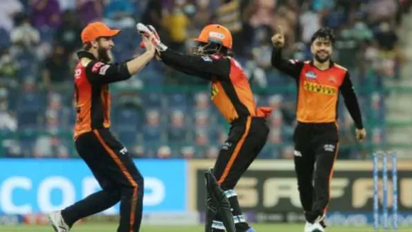 IPL: हैदराबाद ने RCB को 4 रन से हराया, आखिरी ओवर में भुवी की शानदार गेंदबाजी