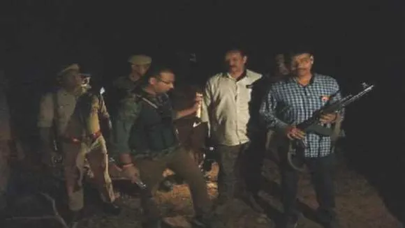 दबिश: 5 लाख के आरोपी गौरी यादव को मुठभेड़ में मार गिराया,  पुलिसकर्मी की हत्या की थी