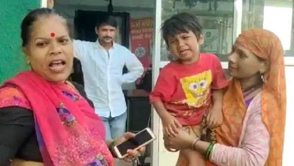 इंदौर: 4 साल का बच्चा घर का रास्ता भूला, पुलिस ने पोहा खिलाकर दोस्ती की