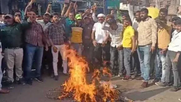 खंडवा: करणी सेना ने किया प्रदर्शन, मंत्री बिसाहूलाल का पुतला फूंका; औरतों पर दिया था बयान