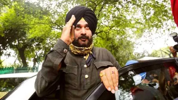पंजाब में ‘गुरु’ कलह LIVE: आलाकमान CM चन्नी के साथ, नए PCC चीफ की तलाश
