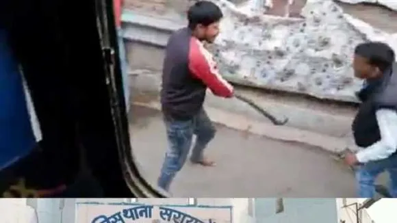 मंदिर के सामने रोकी बारातियों ने बस, इस बात पर भड़के दुकानदारों ने लाठी-डंडों से की पिटाई