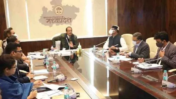 शिवराज चिंतित: कोरोना के बढ़ते मामलों को लेकर अफसरों संग की बैठक, ये निर्देश दिए
