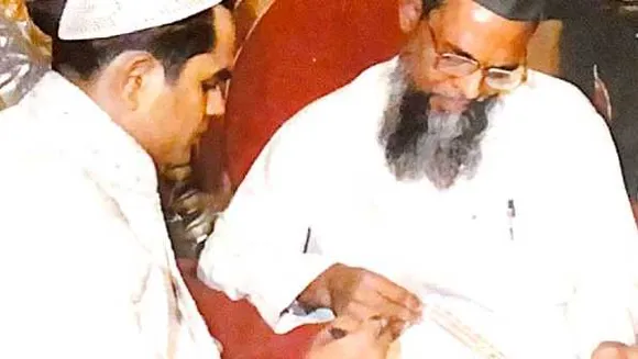 नवाब मलिक vs समीर वानखेड़े: मंत्री ने अफसर की फोटो ट्वीट कर लिखा- कबूल है