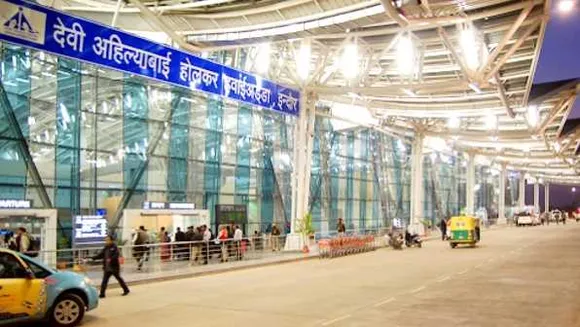 ये लापरवाही है: इंदौर एयरपोर्ट से जाने वालों के लिए कोरोना जांच जरूरी, आने वालों के लिए छूट

