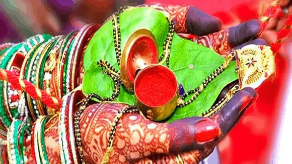 आशीर्वाद: अखंड सौभाग्य के लिए रखें हरियाली तीज का व्रत, ऐसे करें पूजा-अर्चना