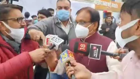 सांसद ने लगाई दौड़: 600 करोड़ के घोटाले में FIR के बाद भोपाल आए, मीडिया से बचने के लिए भागे