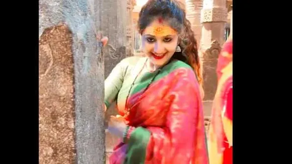उज्जैन: महाकाल मंदिर में डांस स्टेप करने वाली महिला पर FIR, कल माफी मांगी थी