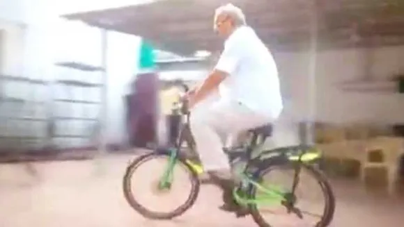 वाह री सुरक्षा: AC कोच से स्पीकर की साइकिल चोरी, इसी से यात्रा में शामिल होते