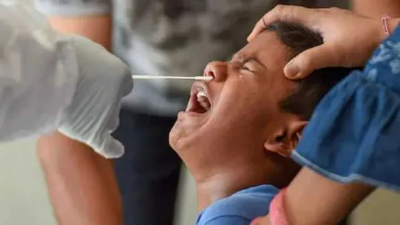 द सूत्र एक्सप्लेनर: तीसरी लहर की आशंका के बीच स्कूल खोलने का फैसला कितना सही? 
