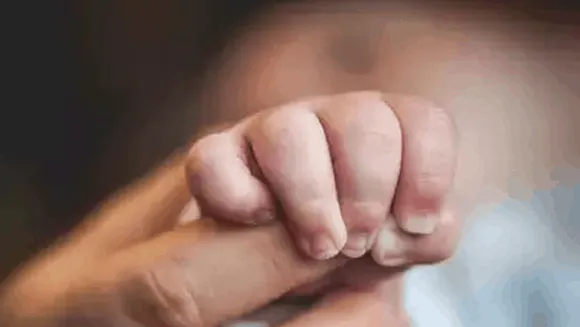 क्या इतनी बुरी हूं मैं मां: गन्ने के खेत में मिली नवजात, कीड़ों ने बच्ची के पैर कुतर दिए
