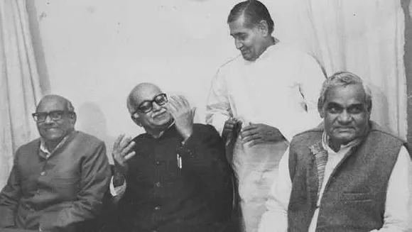 
पीएम के आने पर भी नहीं खुली नींद: जब प्रदेश के एक मुख्यमंत्री की नींद की आदत को लेकर हाई कोर्ट में लगाई गई याचिका  
