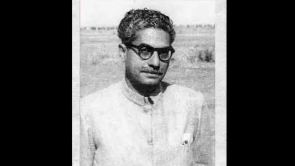 किस्सा: जब व्हिस्की की स्मैल छिपाने के लिए नरोना सीएम मिश्र के आवास पर पान खाकर पहुंचे