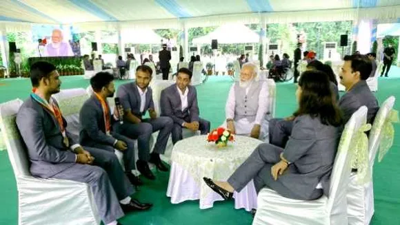 मुलाकात: भारतीय पैरा एथलीटों से मिले मोदी, खिलाड़ियों ने एक्सपीरियंस शेयर किए 