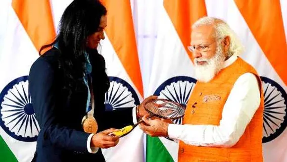 नमामि गंगे प्रोजेक्ट: अब मोदी की वेबसाइट पर सिंधु के रैकेट की नीलामी, 80 लाख बेस प्राइज