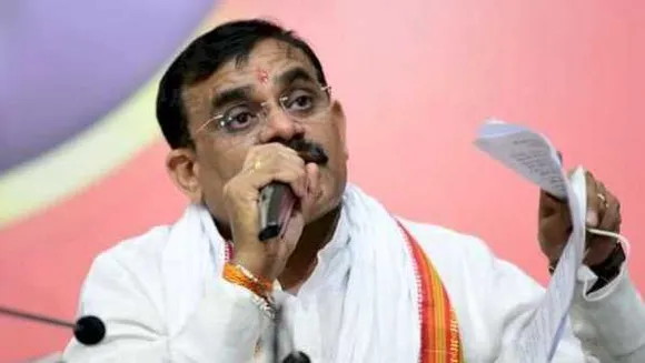 VD शर्मा की अफसरों को हिदायत: बोले- समय पर ऑफिस में बैठें वरना नौकरी छोड़ दें