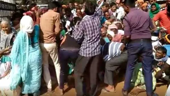 धान खरीदी केंद्र: टोकन की होड़ में मची भगदड़, 17 महिलाएं कुचली गईं, 3 की हालत गंभीर