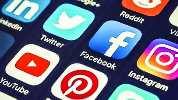 
एकलव्य  का अंगूठा और शक्ति धारण की पात्रता: सोशल मीडिया का दैत्य भी अंगूठे से ही चलता है 
