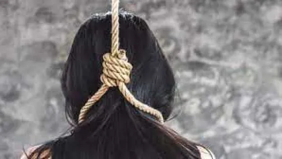 भोपाल: प्रिंसिपल की 24 वर्षीय बेटी ने फांसी लगाई, मां ने पूछा- खड़ी क्यों हो?  