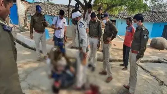 MP: प्रेम-प्रसंग का विवाद सुलझा रही पंचायत पर चलाई गोलियां, भीड़ ने गुंडों को मार डाला