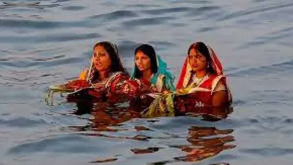 आस्था: धूमधाम से मना छठ महापर्व, उगते सूर्य को अर्घ्य देने के साथ ही पर्व का समापन
