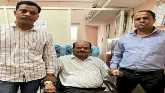 कार्रवाई: देवास में अकाउंटेंट 20 हजार लेते ट्रैप, बोला- घूस ली है लेकिन मैडम के इशारों पर