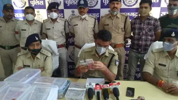 54 लाख के नकली नोट बरामदः सोशल मीडिया की मदद से खपाए 46 लाख, 30 हजार के बदले 1 लाख के नकली नोट