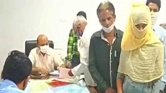 साइड इफेक्ट: कोवीशील्ड लगवाने के बाद चेहरा तिरछा होने का दावा, कलेक्ट्रेट पहुंची लड़की